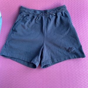 Black Nike shorts